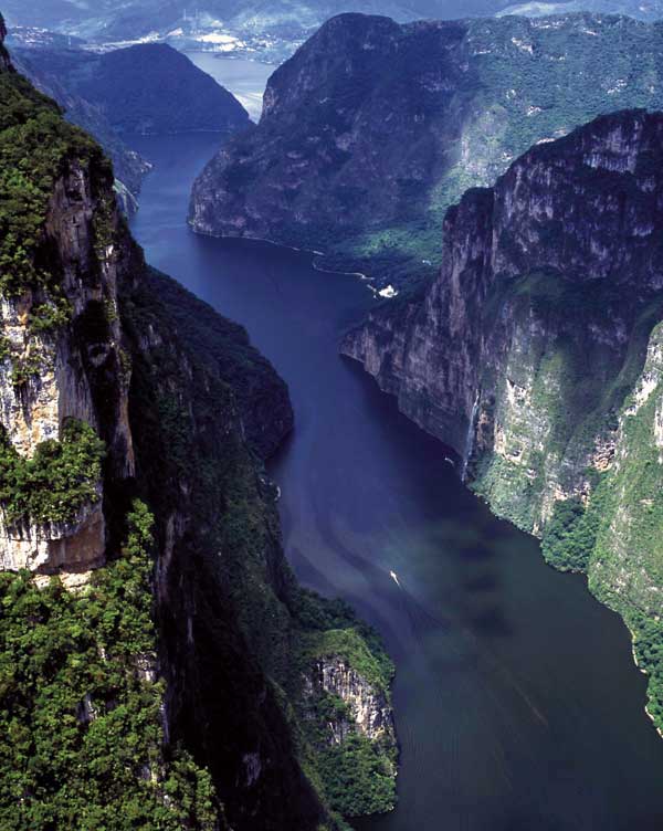 Sumidero-Canyon-in-Mexic_Grijalva-river_3081