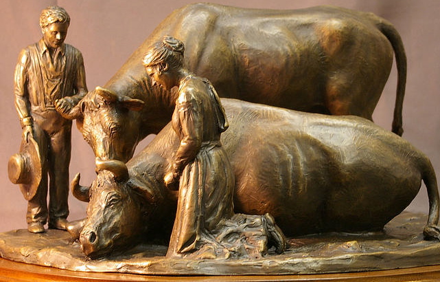 mary-feilding-smith-praying-for-her-ox-bronze-sculpture-kim-corpany